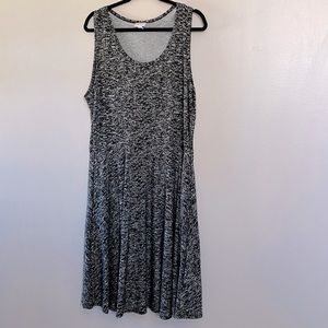 Black and white Lularoe dress. Stretchy and has pockets!